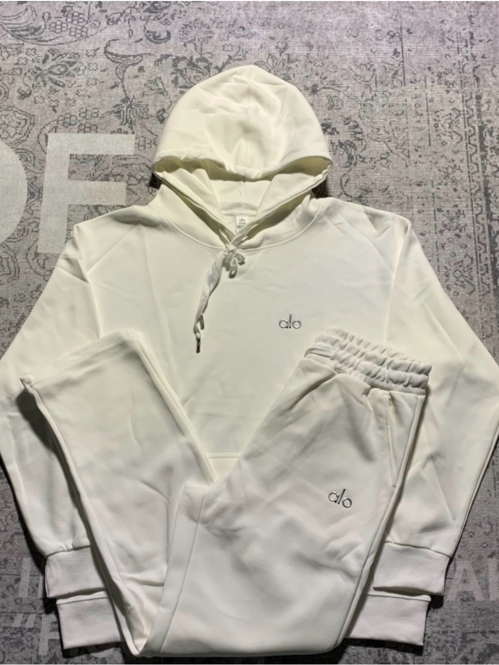 ALO Yoga Men’s Cream Pullover Hoodie & Joggers Set